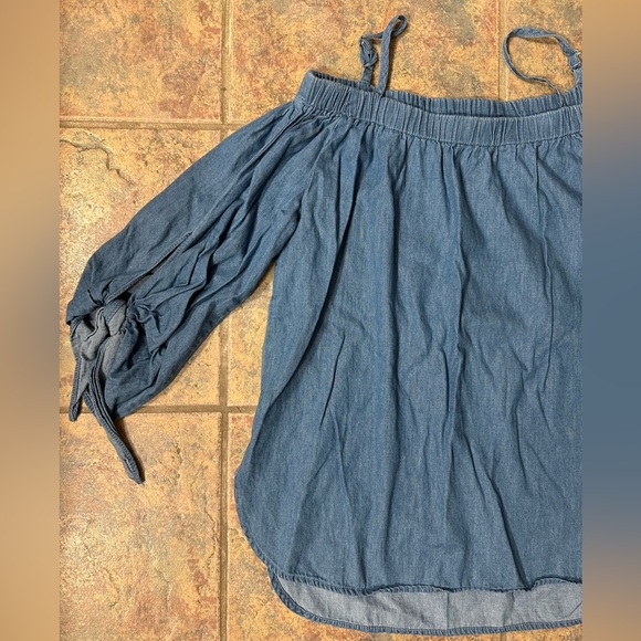 seven sisters denim off-the-shoulder shirt with straps and sleeves - Picture 2 of 5